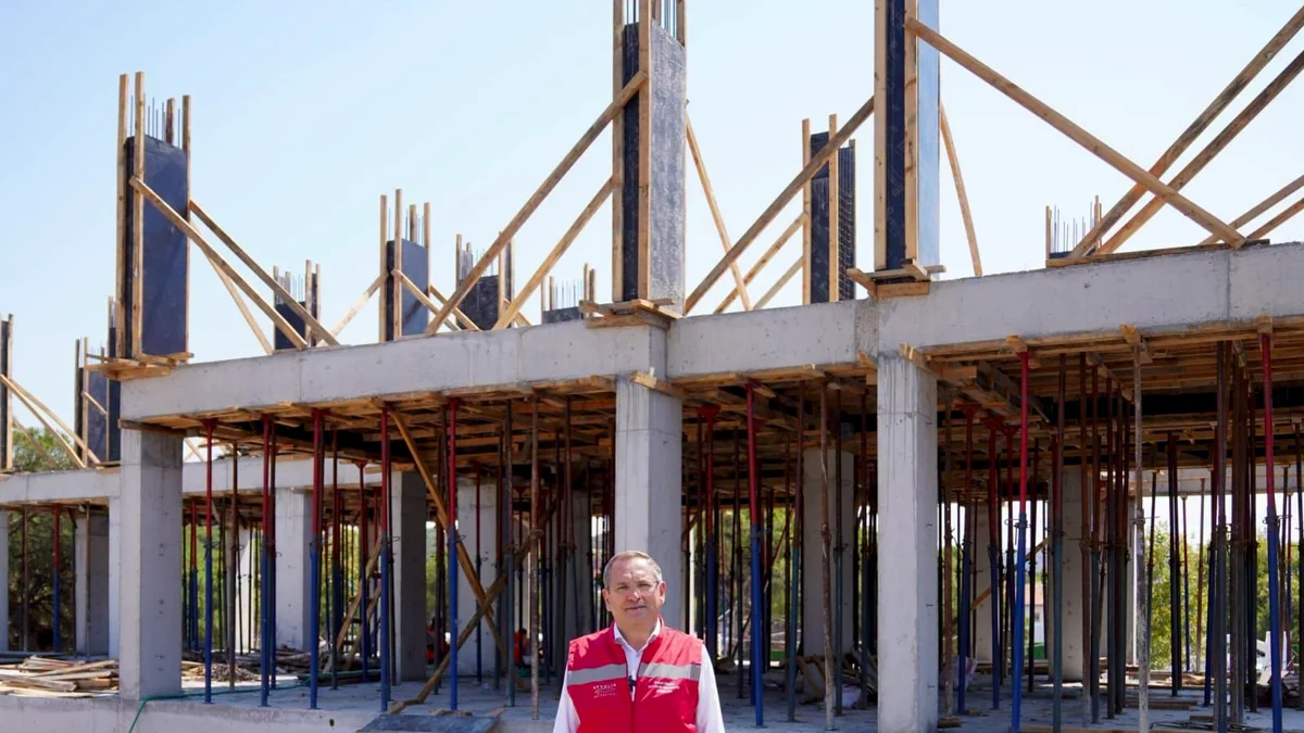 Ayvalık Yeni Mahalle Sosyal Yaşam Merkezi Hızla Yükseliyor