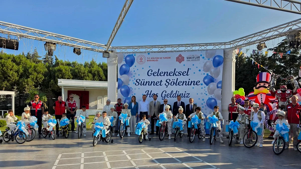 Balıkesir Sünnet Şöleni'nde Çocuklara Bisiklet Hediye Edildi