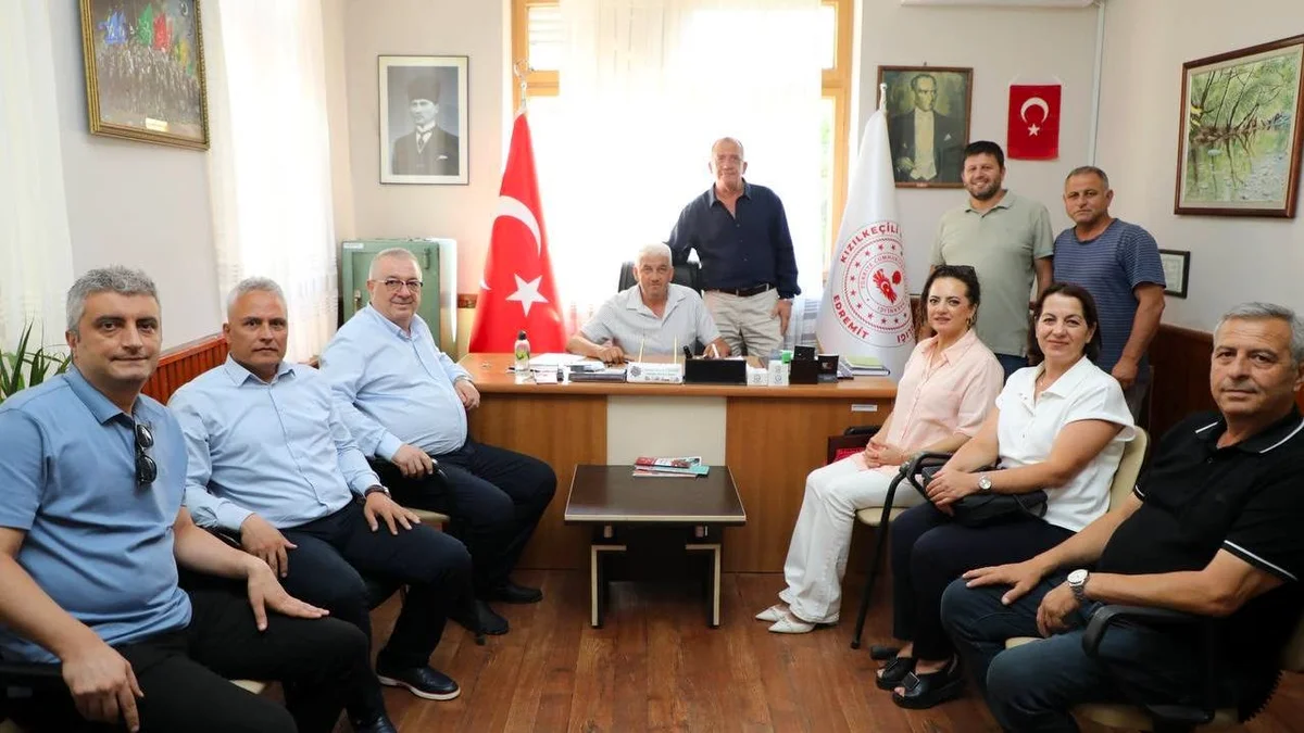 Edremit Belediye Başkanı Mehmet Ertaş, 47 Mahalle Muhtarını Ziyaret Etti