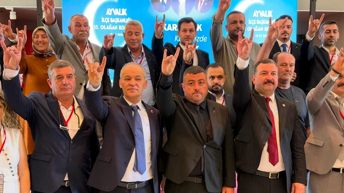 MHP Ayvalık İlçe Kongresi'nde Hasan Ustalı Dönemi Başladı