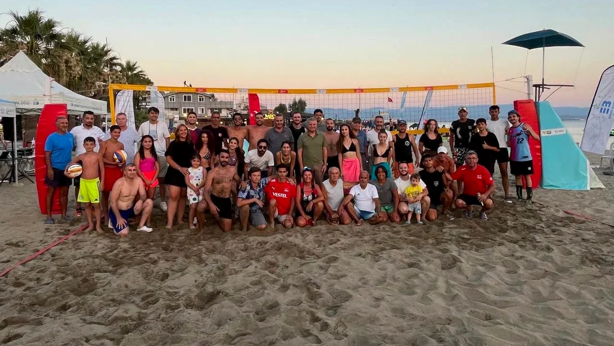 Zeytinli Altınkum Plaj Voleybol Turnuvası 8. Kez Düzenlendi