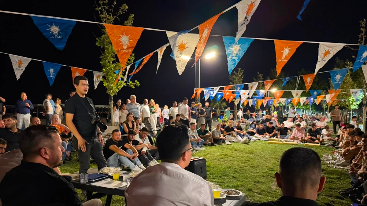 AK Parti Balıkesir, Edremit Altınkum Sahilinde Gençlerle Buluştu