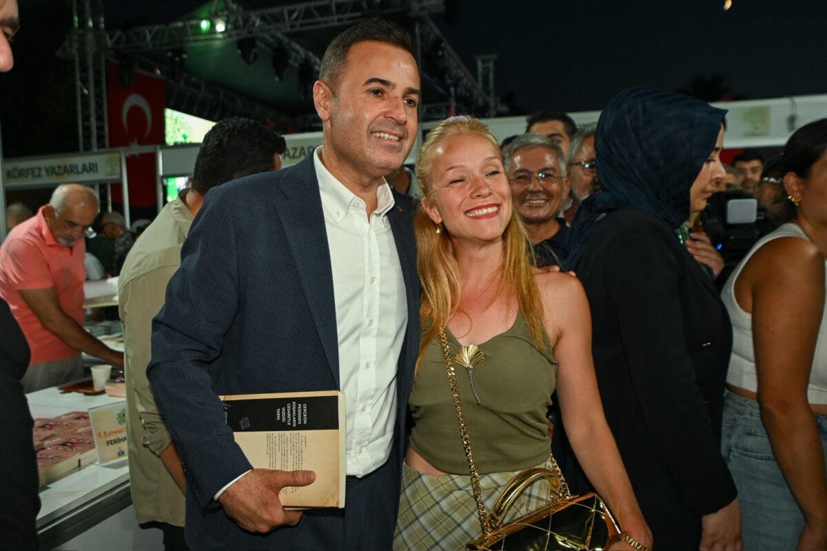 akin 8. edremit kitap fuarina katildi 5