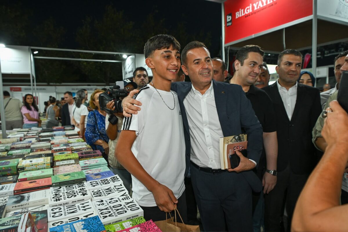 akin 8. edremit kitap fuarina katildi 8