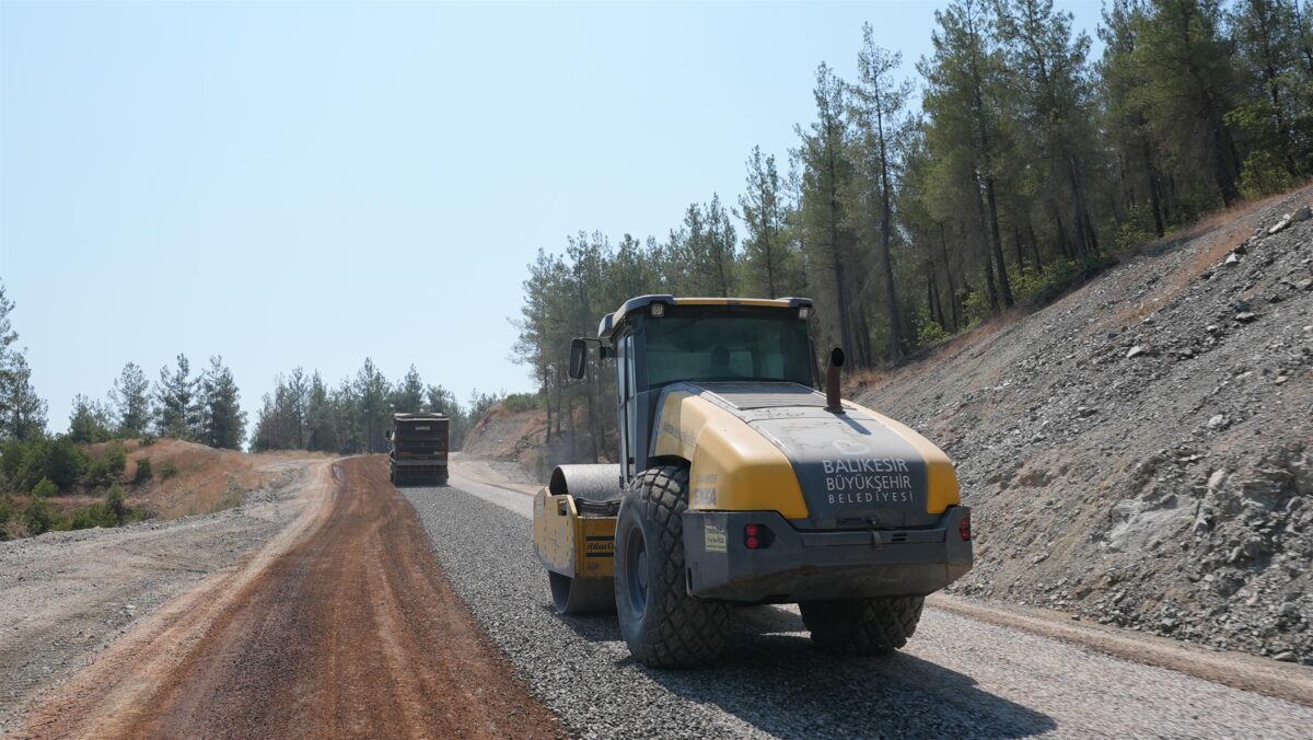 Dursunbey’de Başkan Akın’ın Söz Verdiği Yol Tamamlandı